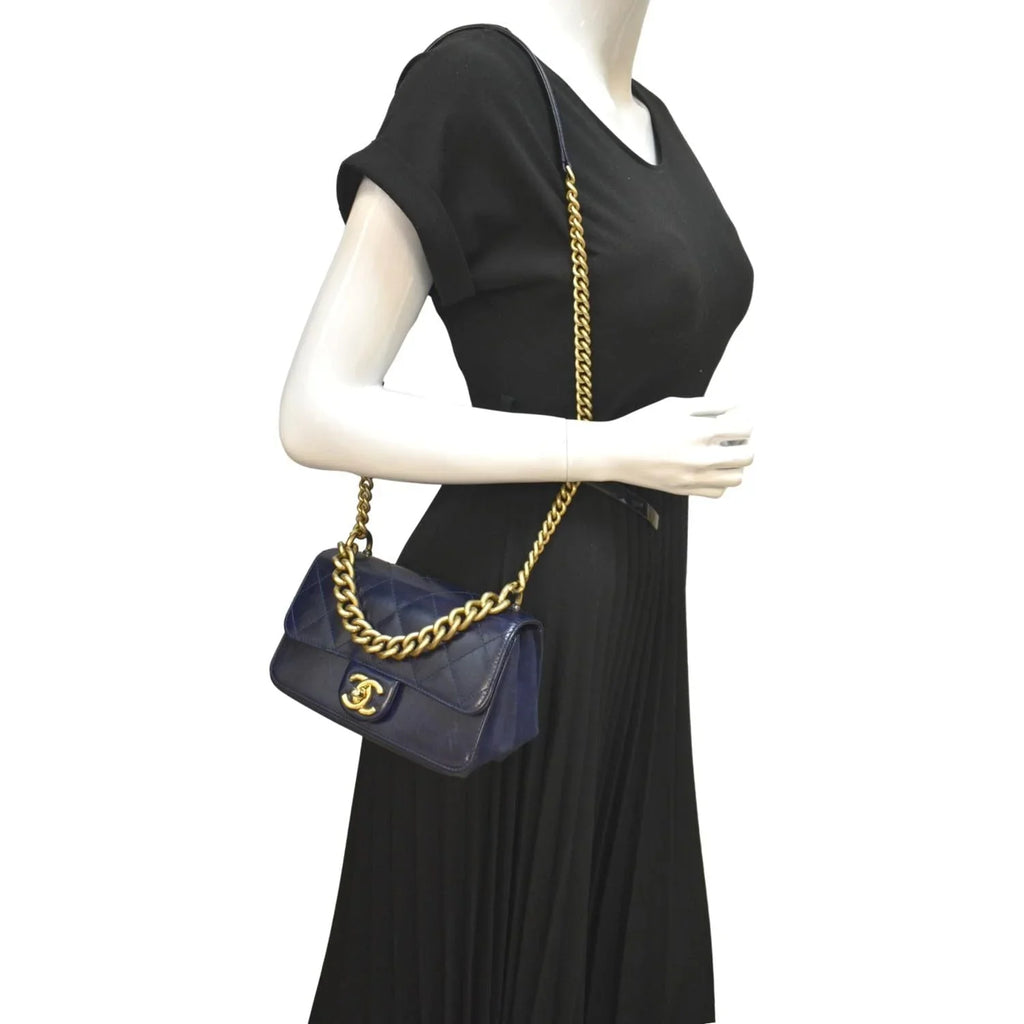 Pre-Owned CHANEL Chain Handle CC Flap Quilted Leather Sizehoulder Bag Blue