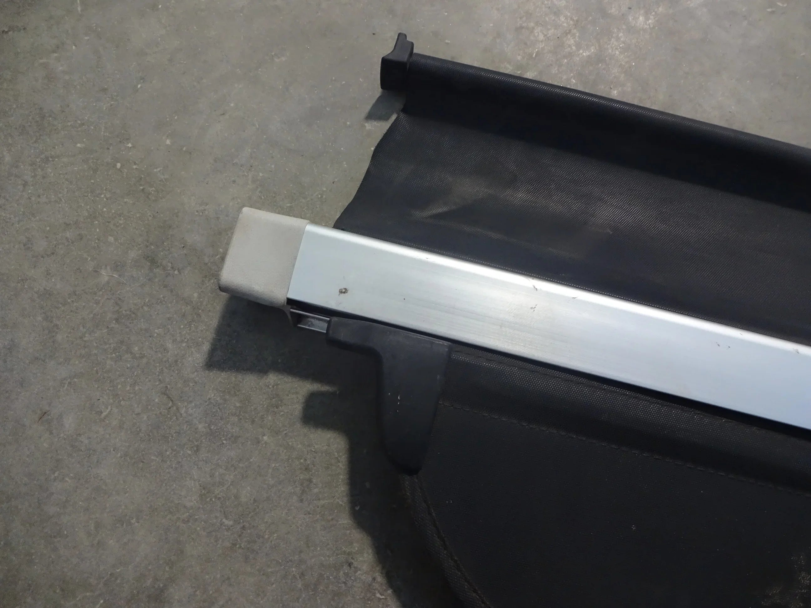 Pre-Owned 2012 Sizeubaru Forester Rear Grey Retractable Cargo Cover OEM (Good)