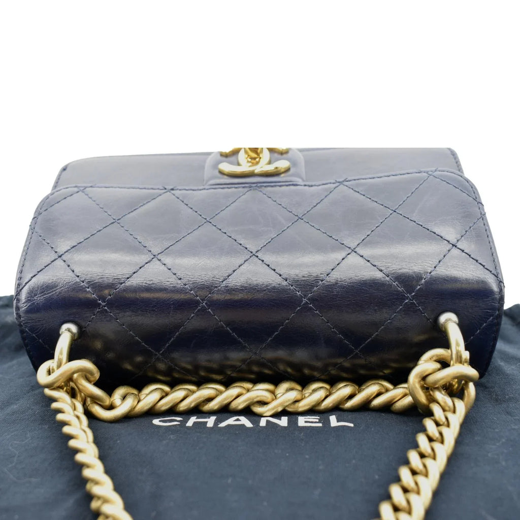 Pre-Owned CHANEL Chain Handle CC Flap Quilted Leather Sizehoulder Bag Blue