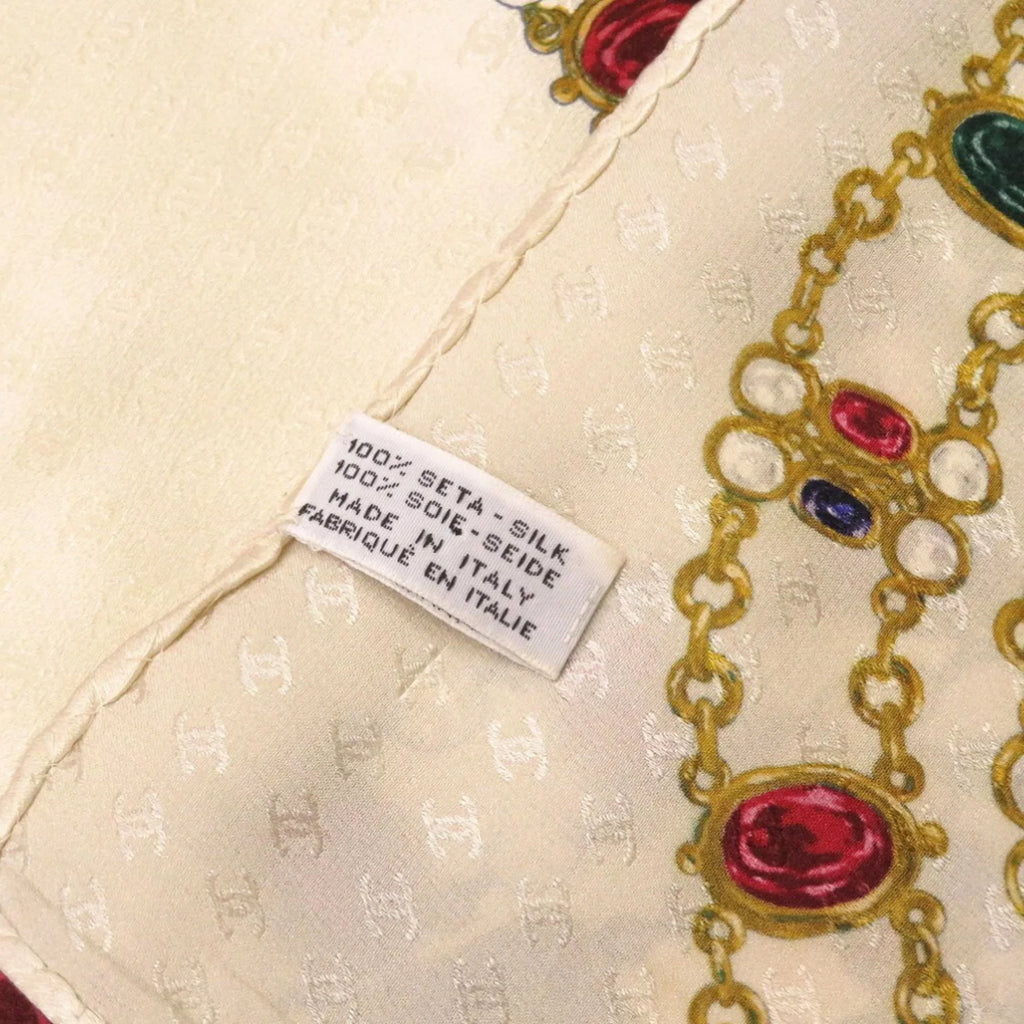 Pre-Owned Chanel Sizetone Motif Sizeilk Beige Sizecarf (Fair)