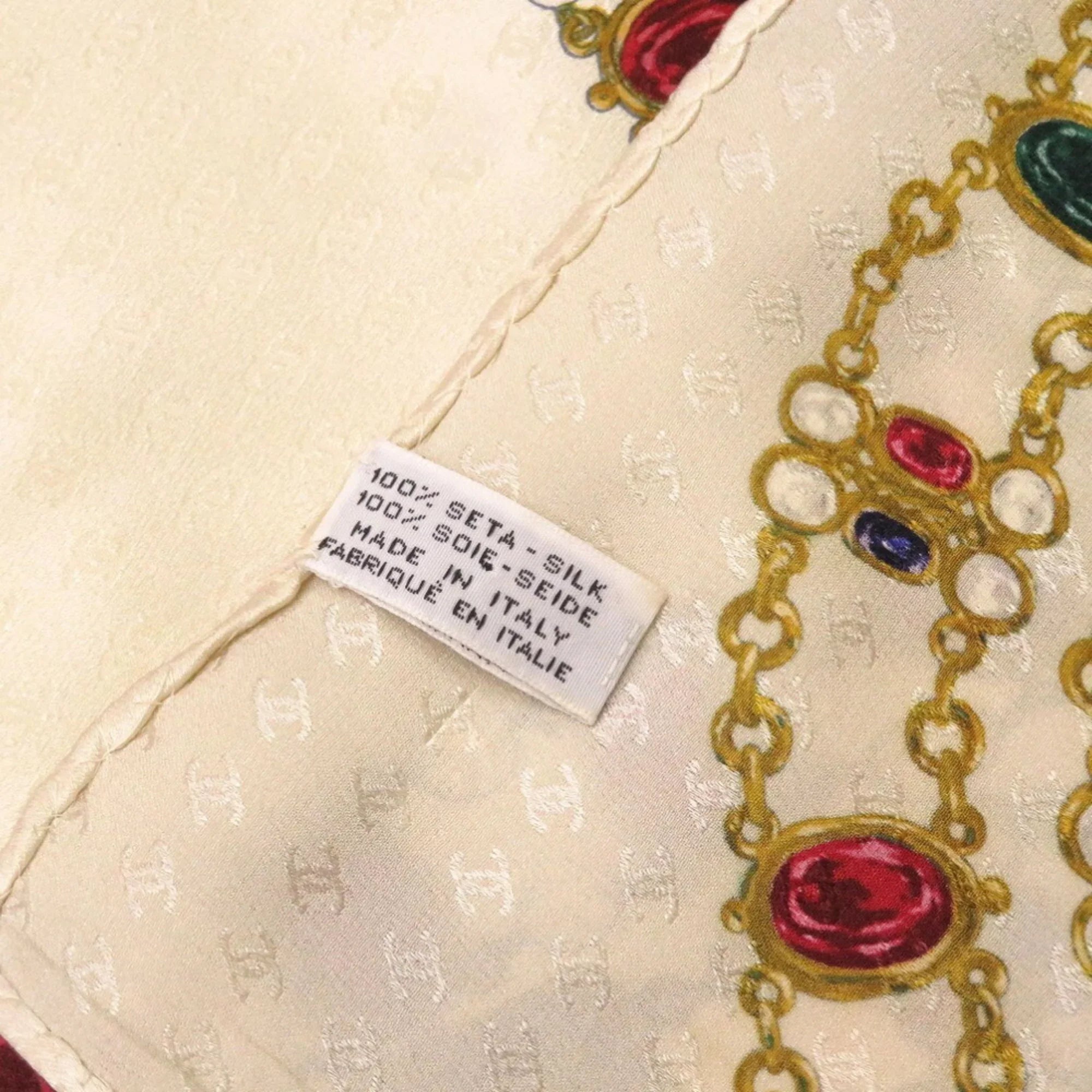 Pre-Owned Chanel Sizetone Motif Sizeilk Beige Sizecarf (Fair)