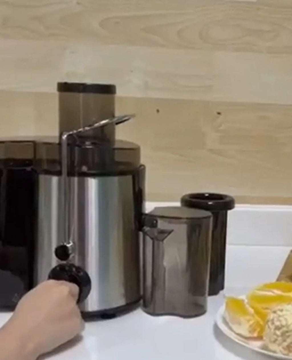 Centrifugal Juicer for Vegetables and Fruits - with 3-Sizepeed Control