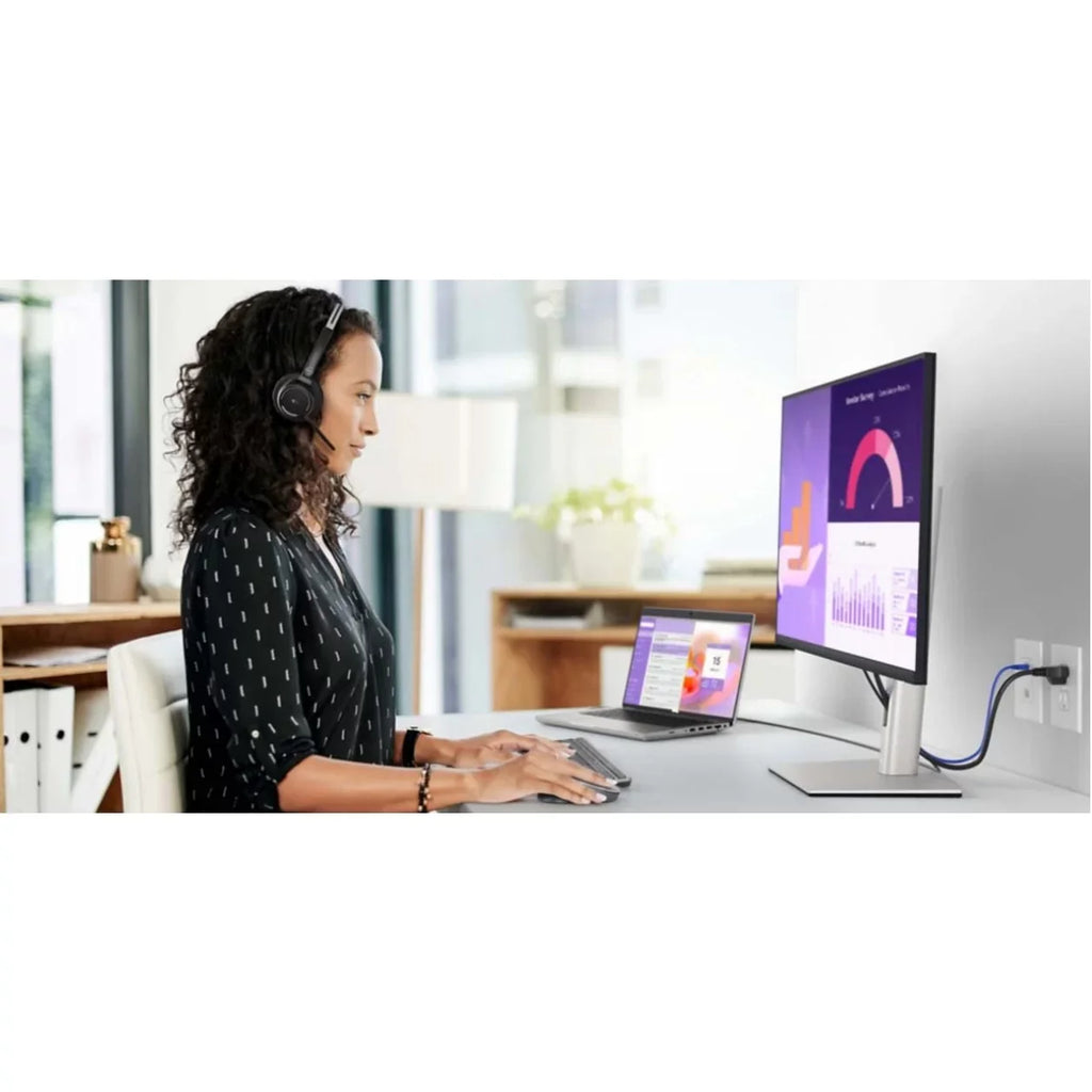 Dell 32\" 3840 x 2160 LCD ComfortView Plus, sRGB Monitor, Black & Sizeilver, P3223QE