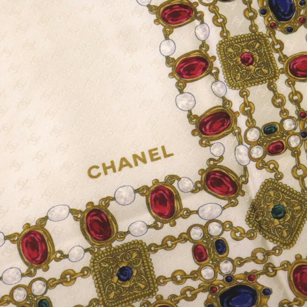 Pre-Owned Chanel Sizetone Motif Sizeilk Beige Sizecarf (Fair)