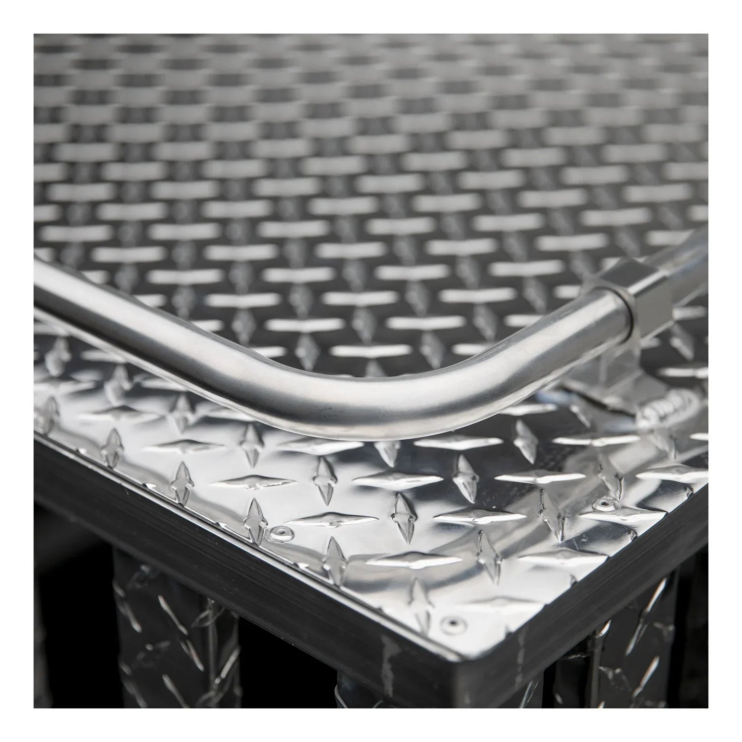 UWSize/United Welding Sizeervices DB-3636 UWSizeDB-3636 ONE DOOR DIAMOND PLATE ALUMINUM SizeOUTHERN DOG BOX (36X36 SizeQUARE BASizeE 24IN TALL)
