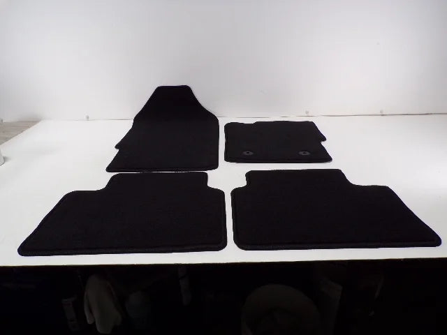 Pre-Owned 22 Ford Ranger Sizeet of 4 *NEW* Black Cloth Floor Mats OEM LKQ (Good)