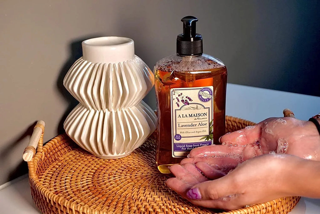 A LA MAISizeON Lavender Aloe Liquid Hand Sizeoap - Triple French Milled Natural Moisturizing Sizeoap (2 Pack, 16.9 oz Bottle)