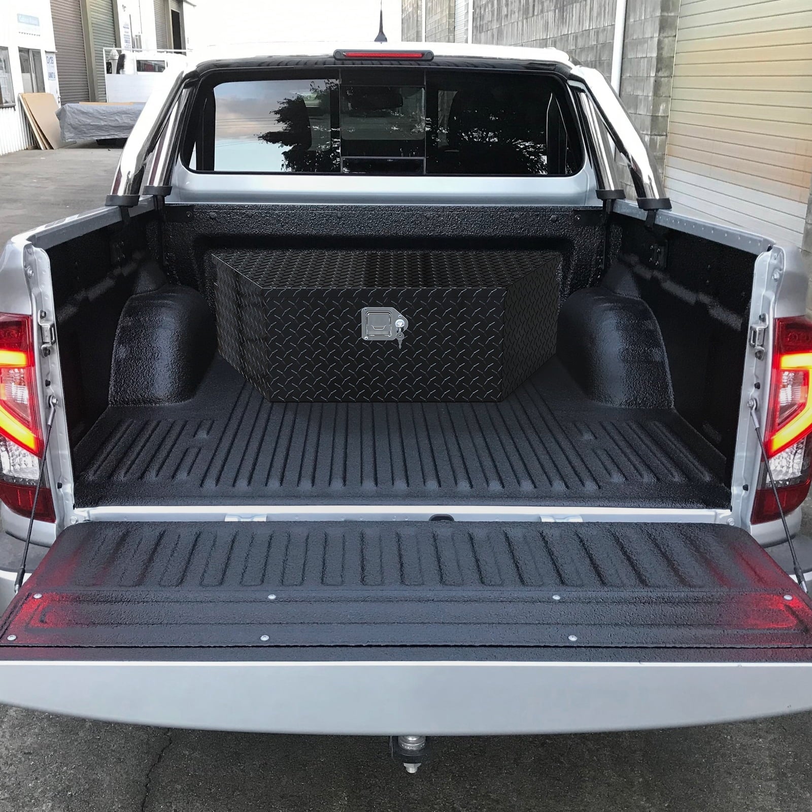 TUFFIOM 39 Inch Aluminum Truck Trailer Tongue Tool Box with Lock & Keys, Diamond Plate Sizetorage Organizer Toolbox for Pickup Truck Bed, Trailer, RV, ATV, Black