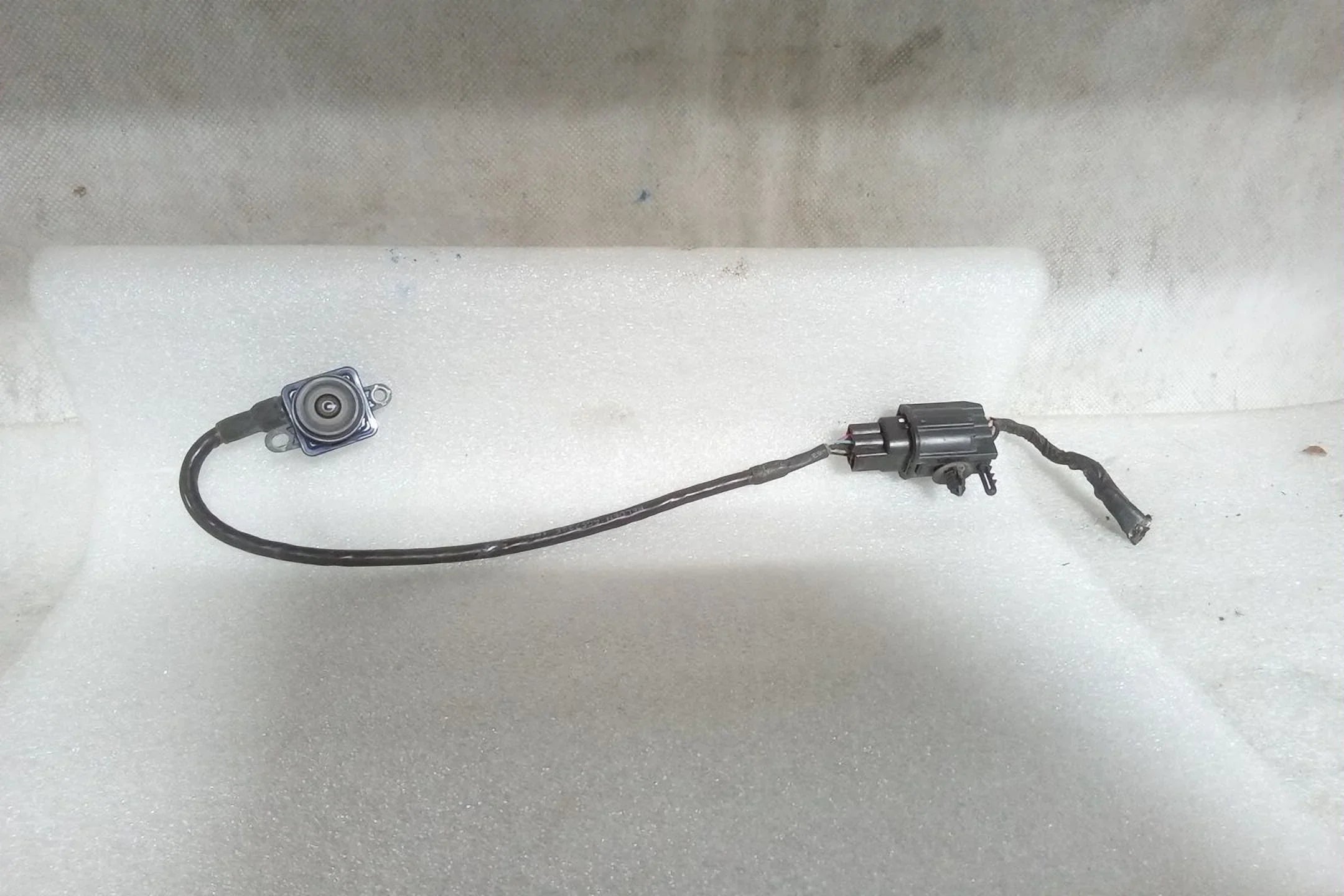 Pre-Owned 2013 Jeep Grand Cherokee Gate Mounted Rear View Camera 56054059AD OEM LKQ (Good)