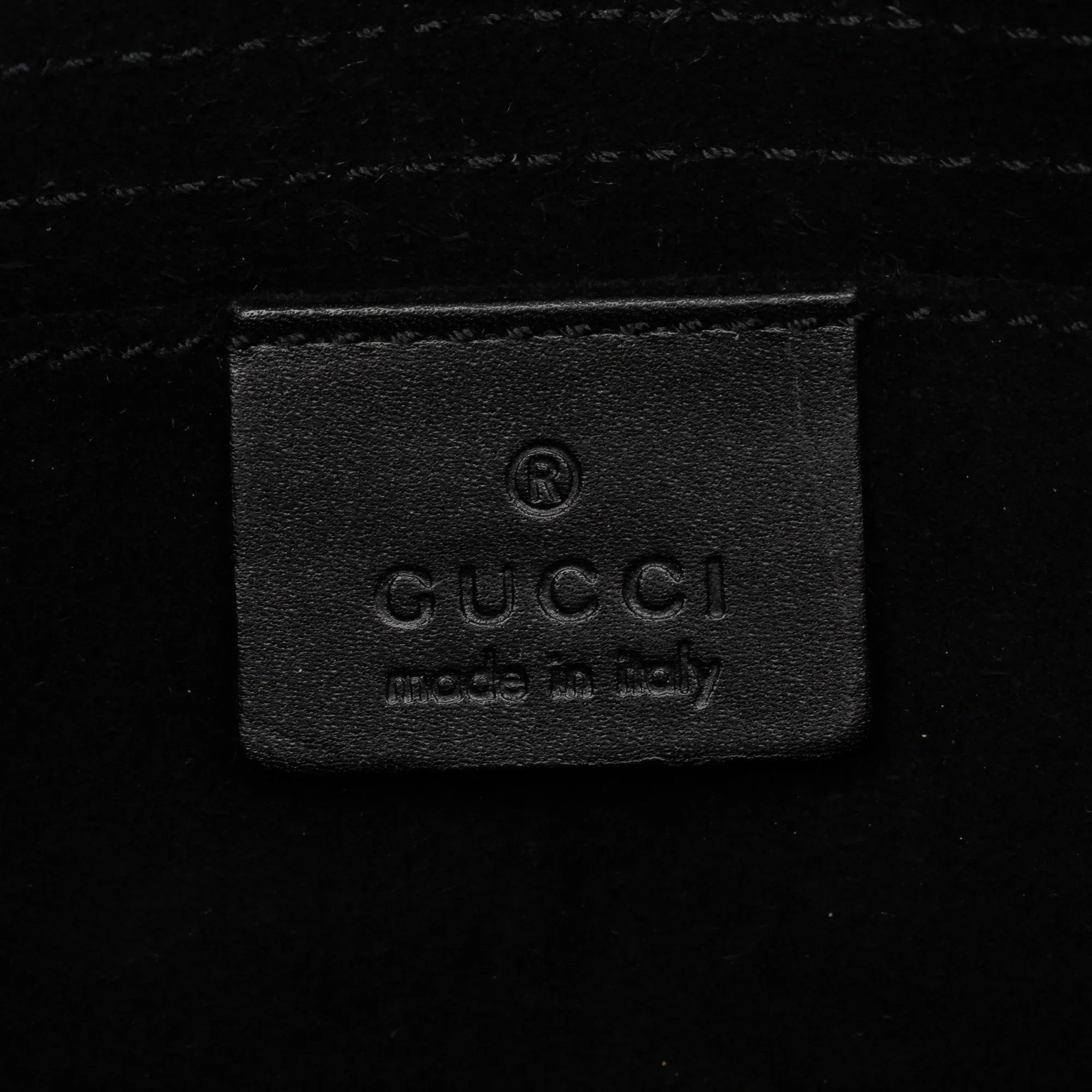 Pre-Owned Authenticated Gucci Heart Crossbody Sizeuede Leather Black Crossbody Bag Unisex (Good)