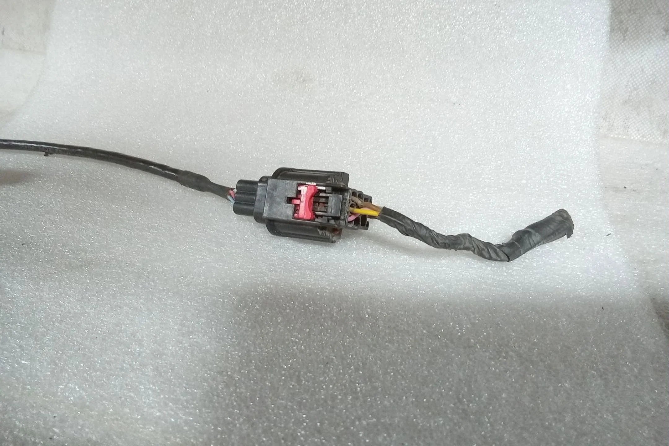Pre-Owned 2013 Jeep Grand Cherokee Gate Mounted Rear View Camera 56054059AD OEM LKQ (Good)
