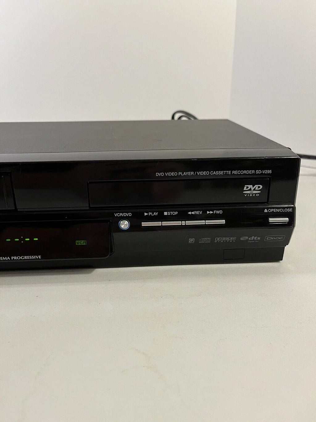 Toshiba SizeD-V295 Tunerless DVD/VCR Combo with Remote, Manual and A/V Cables