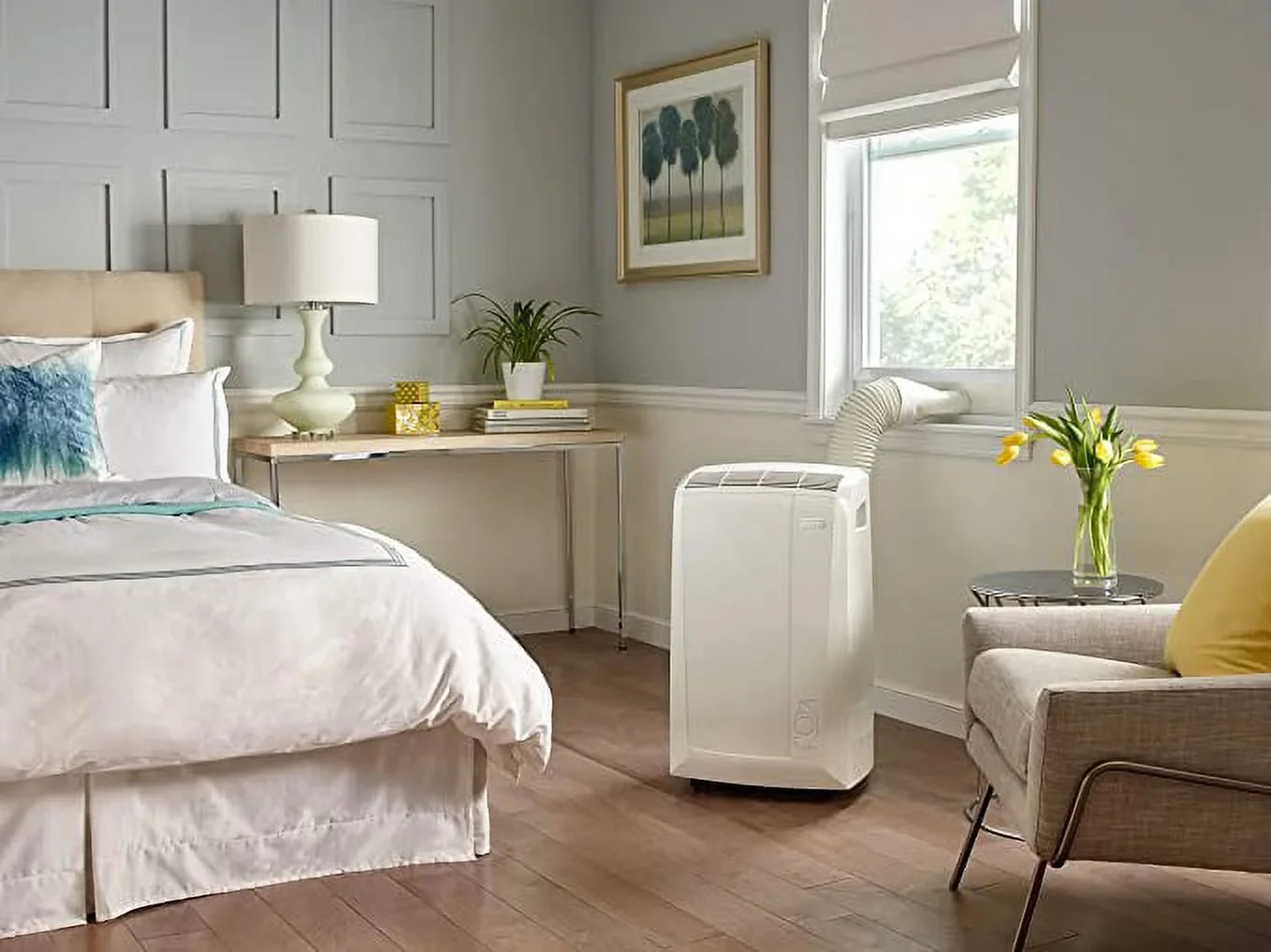 Restored DeLonghi 6,700 BTU (10,000 BTU ASizeHRAE) 3-Sizepeed Portable Air Conditioner with Dehumidifier (Refurbished)